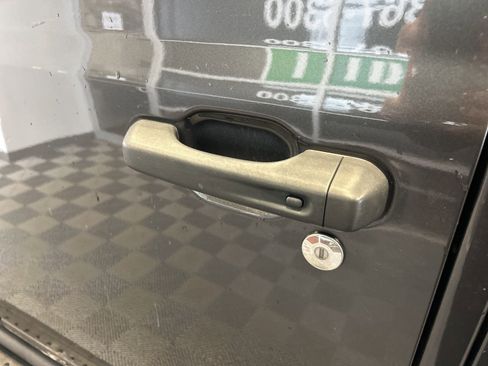 Used 2019 Jeep Wrangler Unlimited Sahara image 8