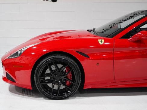 Used 2017 Ferrari California T RWD image 33