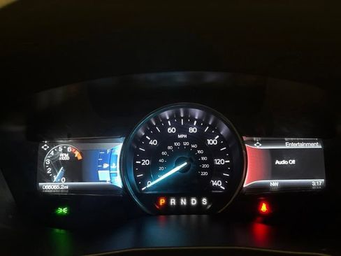 Used 2019 Ford Explorer XLT w/ Equipment Group 201A AWD/4WD image 15