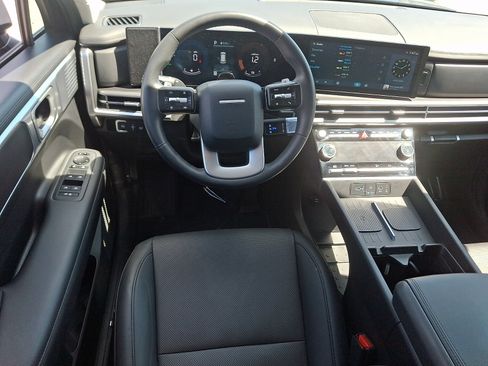 Used 2025 Hyundai Santa Fe SEL FWD image 11