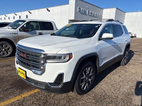 Used 2023 GMC Acadia SLE w/ Driver Convenience Package image 3