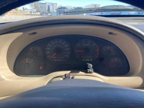 Used 2002 Ford Mustang Deluxe image 9