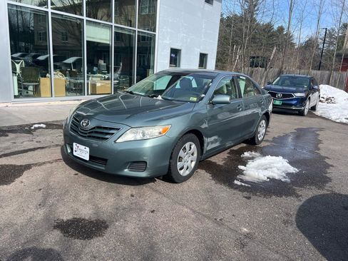 Used 2010 Toyota Camry image 1