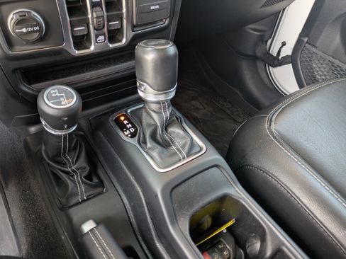 Used 2021 Jeep Wrangler Unlimited Sahara image 24