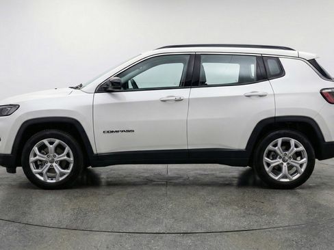 Used 2025 Jeep Compass Latitude AWD/4WD image 5