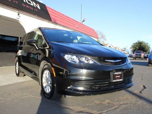 Used 2020 Chrysler Voyager Lxi image 31