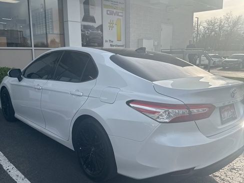 Used 2018 Toyota Camry XLE w/ Audio Package image 3