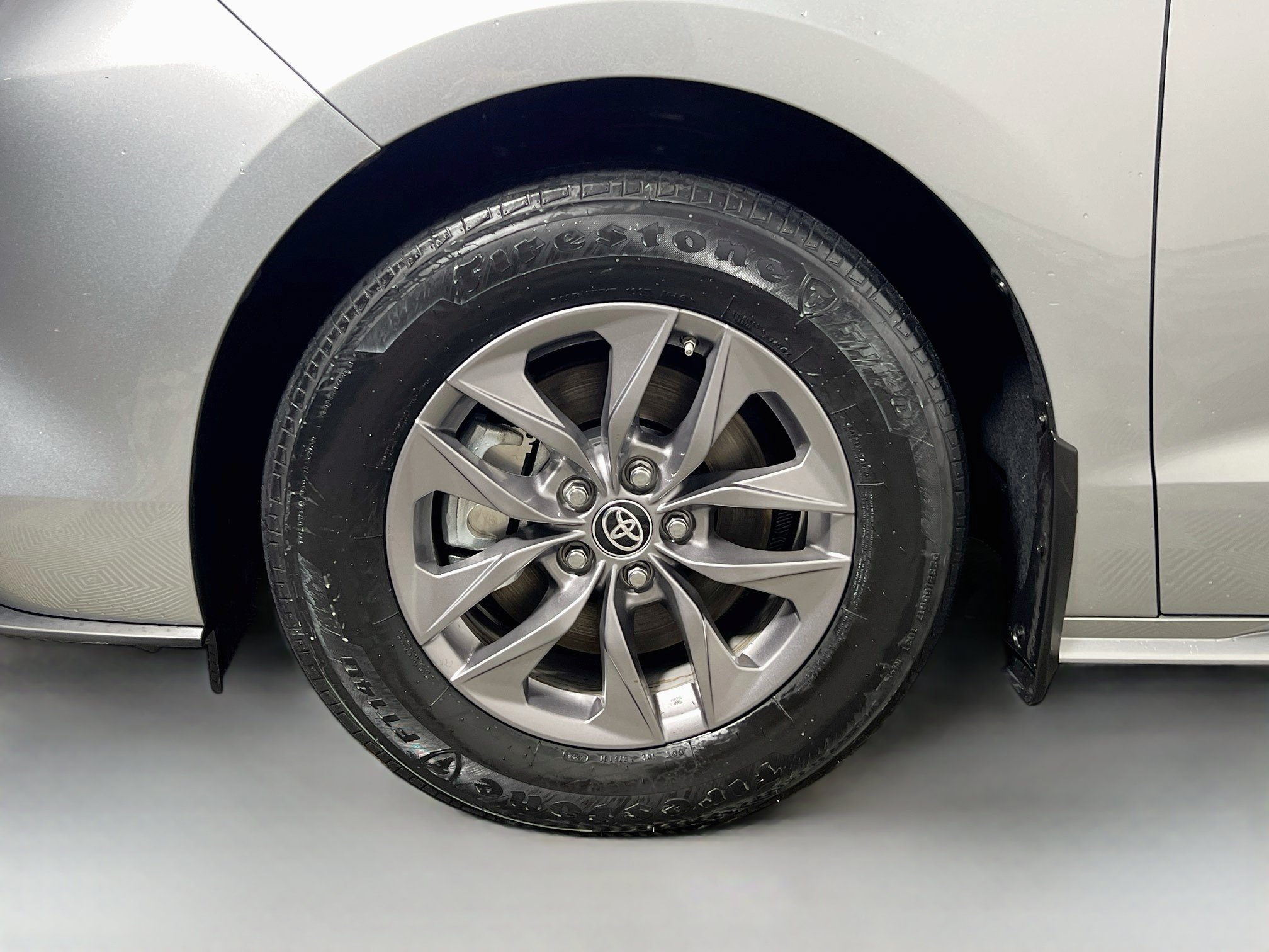Used 2025 Toyota Sienna XLE w/ XLE Plus Package FWD image 14