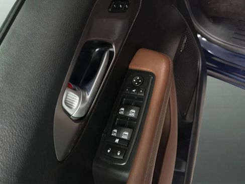 Used 2017 Chrysler Pacifica Limited FWD image 16