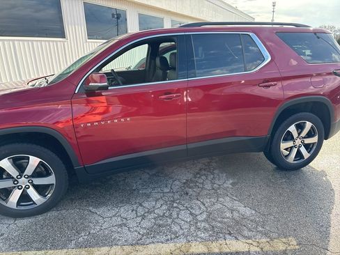Used 2023 Chevrolet Traverse LT w/ LT Premium Package AWD/4WD image 6