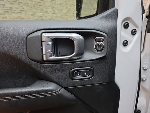 Used 2022 Jeep Wrangler Unlimited Sahara image 24