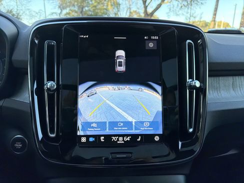 Certified 2025 Volvo XC40 B5 Core image 25