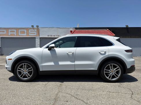 Used 2021 Porsche Cayenne AWD/4WD image 3