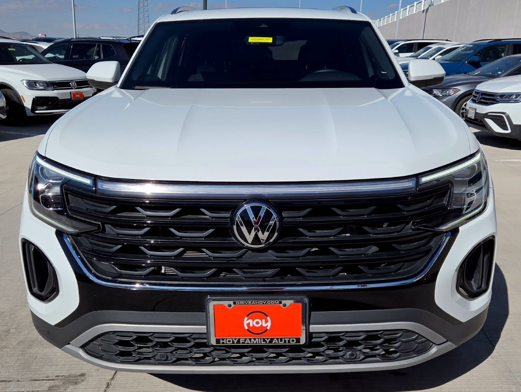 Used 2024 Volkswagen Atlas Cross Sport SE w/ Panoramic Sunroof Package FWD image 4