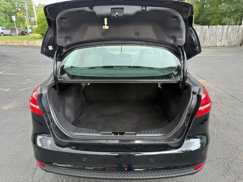 Used 2016 Ford Focus SE w/ Equipment Group 201A FWD image 8