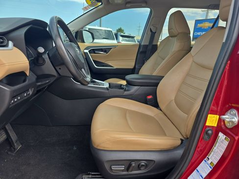 Used 2021 Toyota RAV4 XLE Premium AWD/4WD image 10
