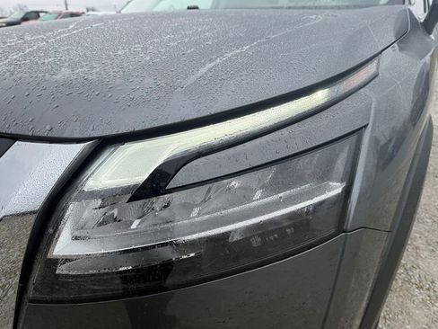 Used 2024 Nissan Pathfinder Platinum image 9