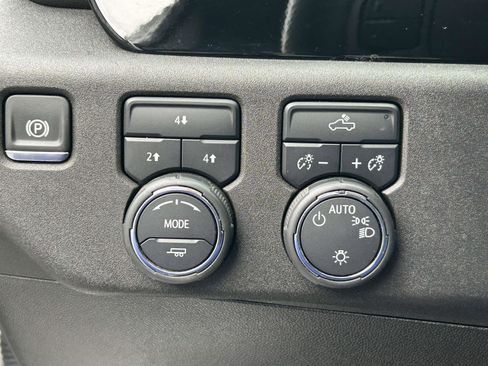 Used 2024 Chevrolet Silverado 2500 LT image 18