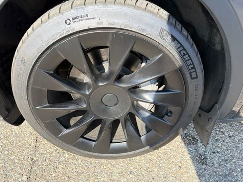 Used 2023 Tesla Model Y Long Range AWD/4WD image 9