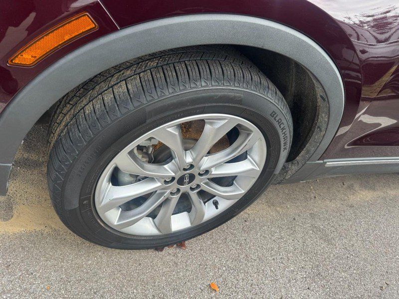 Used 2019 Lincoln MKC Select w/ Select Plus Package AWD/4WD image 4