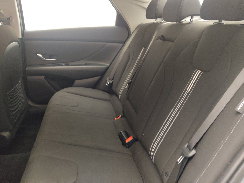 Used 2025 Hyundai Elantra SEL FWD image 18