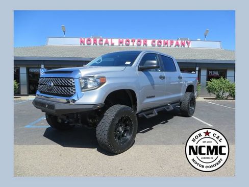 Used 2018 Toyota Tundra SR5 w/ SR5 Upgrade Package AWD/4WD image 1