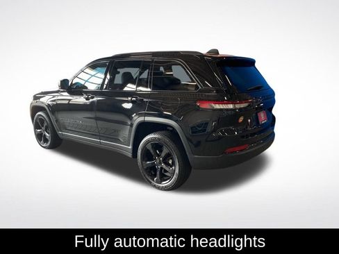 Used 2023 Jeep Grand Cherokee Altitude AWD/4WD image 18