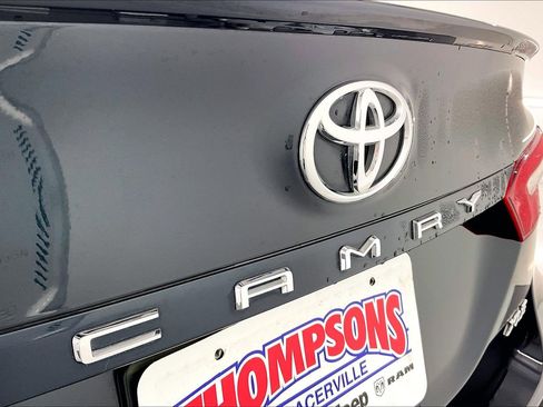 Used 2018 Toyota Camry XLE image 31