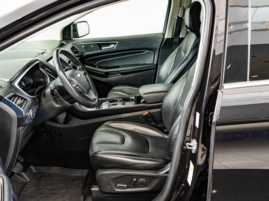 Used 2019 Ford Edge Titanium FWD image 22