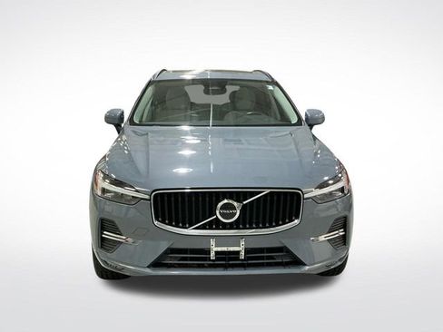 Used 2022 Volvo XC60 B5 Momentum w/ Climate Package image 9