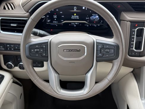 Used 2022 GMC Yukon XL Denali w/ Denali Premium Package image 15