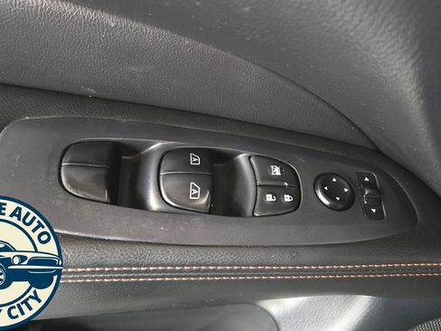 Used 2019 Nissan Pathfinder SL AWD/4WD image 27