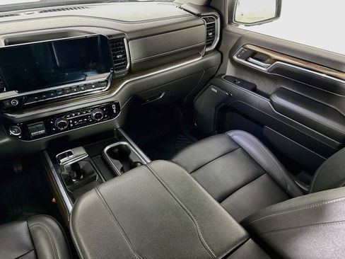 Used 2024 Chevrolet Silverado 1500 LT Trail Boss w/ LT Trail Boss Premium Package AWD/4WD image 24