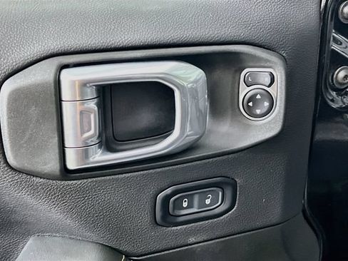 Used 2024 Jeep Wrangler Unlimited Sahara w/ Technology Group AWD/4WD image 9