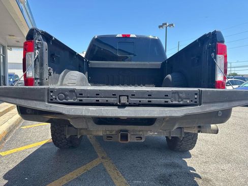 Used 2019 Ford F250 Lariat w/ Lariat Ultimate Package AWD/4WD image 9