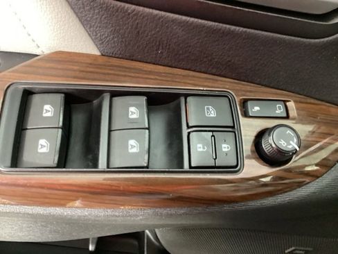 Used 2017 Toyota Sienna Limited Premium image 18