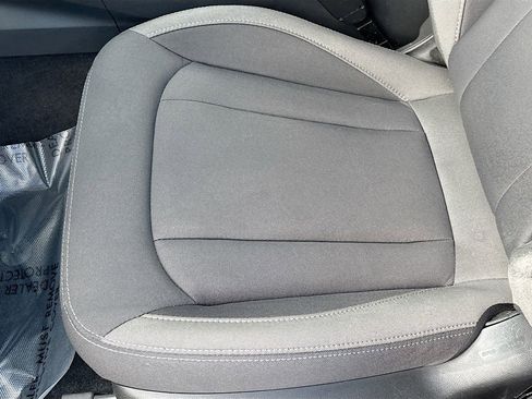 Used 2025 Subaru Crosstrek 2.0i Premium image 18