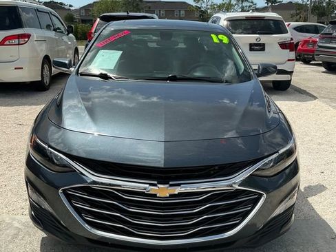 Used 2019 Chevrolet Malibu LT image 2