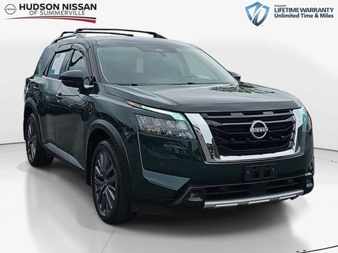 Used 2025 Nissan Pathfinder SL w/ SL Premium Package FWD image 1