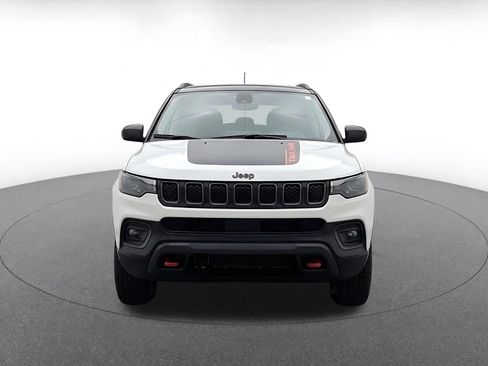 Used 2025 Jeep Compass Trailhawk AWD/4WD image 2