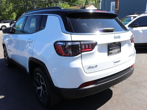 Used 2024 Jeep Compass Limited AWD/4WD image 3