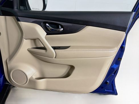 Used 2020 Nissan Rogue SV image 31