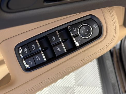 Certified 2026 Porsche Macan AWD/4WD image 13
