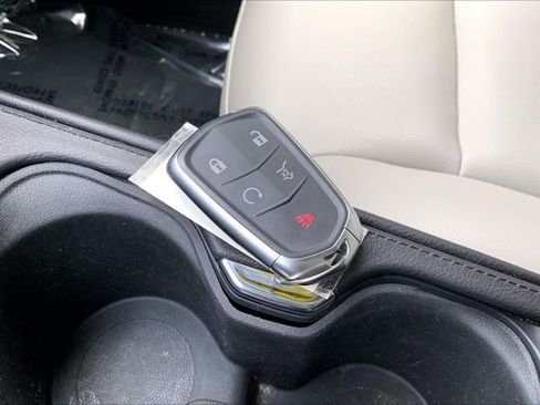 Used 2023 Cadillac XT4 Luxury w/ Cold Weather Package AWD/4WD image 11