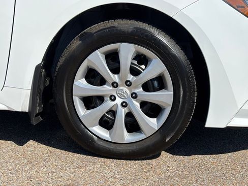 Used 2025 Toyota Corolla LE image 7