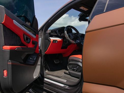Used 2019 Lamborghini Urus AWD/4WD image 29