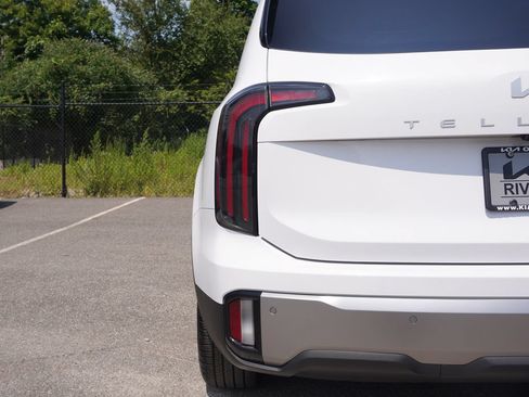 Used 2024 Kia Telluride EX AWD/4WD image 17