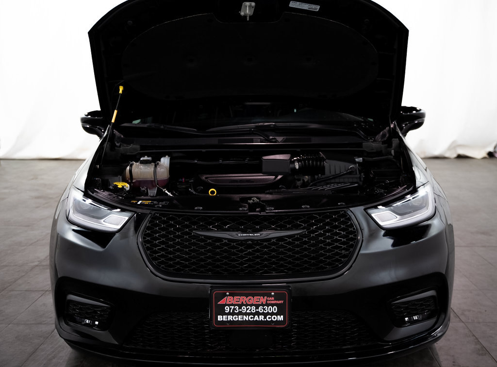 Used 2026 Chrysler Pacifica Limited w/ S Appearance Package FWD image 5