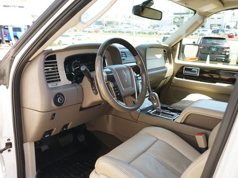 Used 2016 Lincoln Navigator Select AWD/4WD image 15