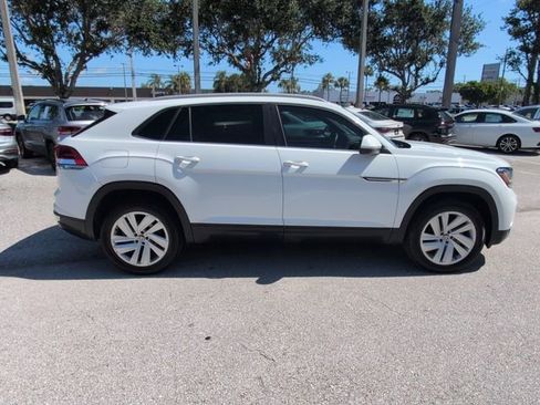 Certified 2021 Volkswagen Atlas Cross Sport SE w/ Panoramic Sunroof Package FWD image 8